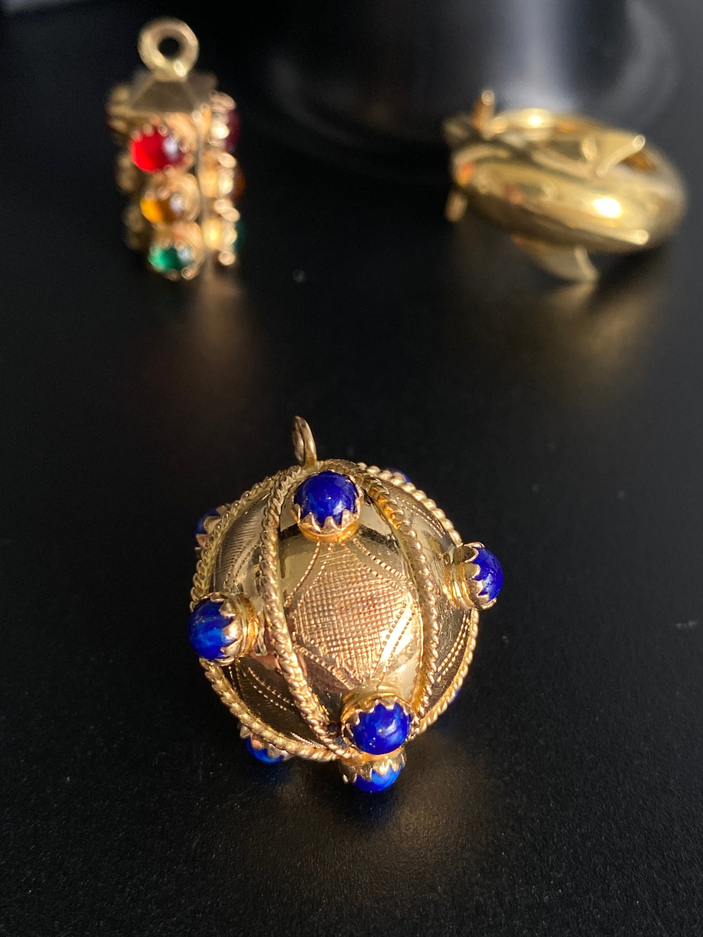 18ct Vintage Gold Ball Charm