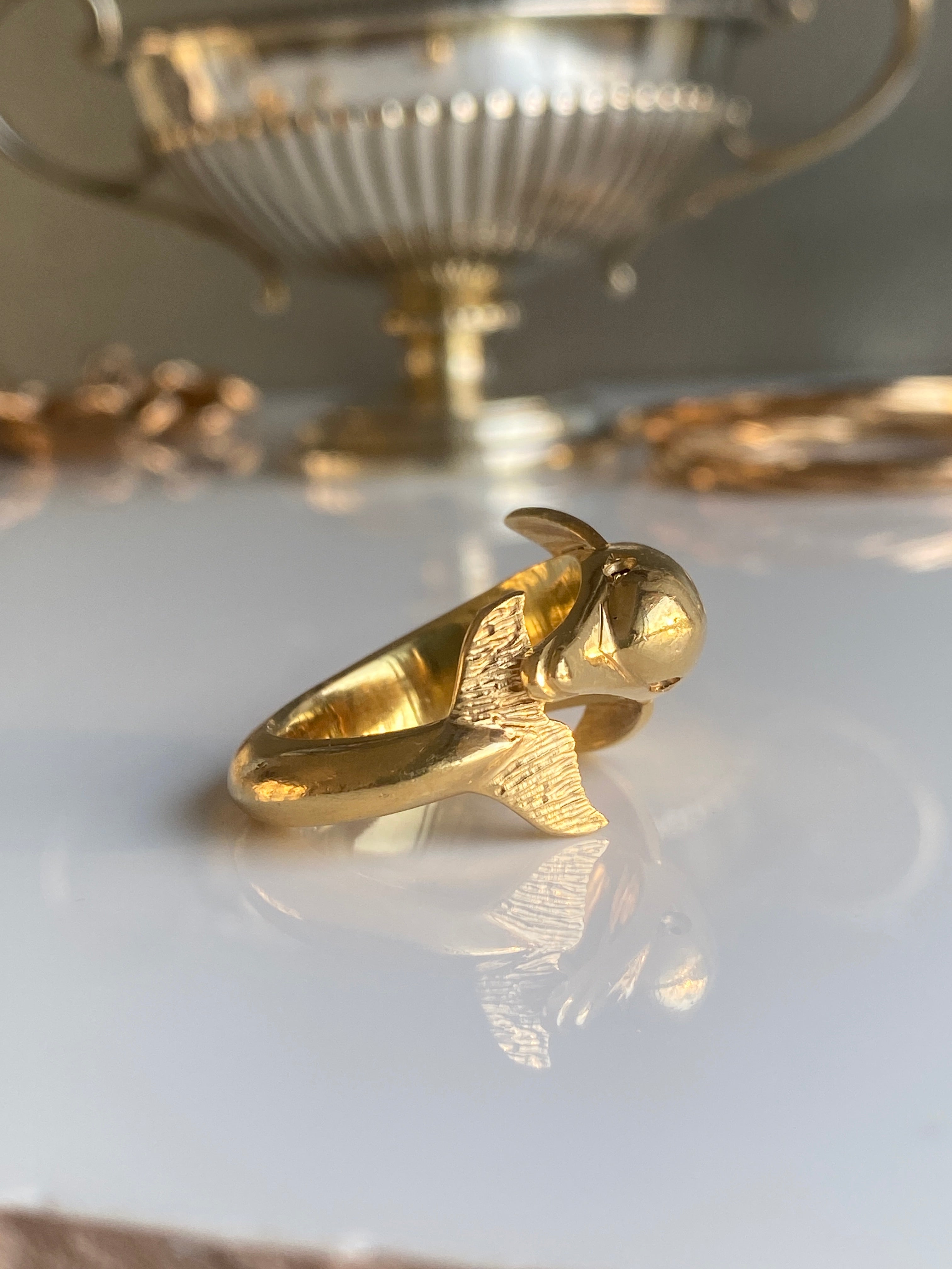 Vintage 18ct yellow Gold Dolphin Ring