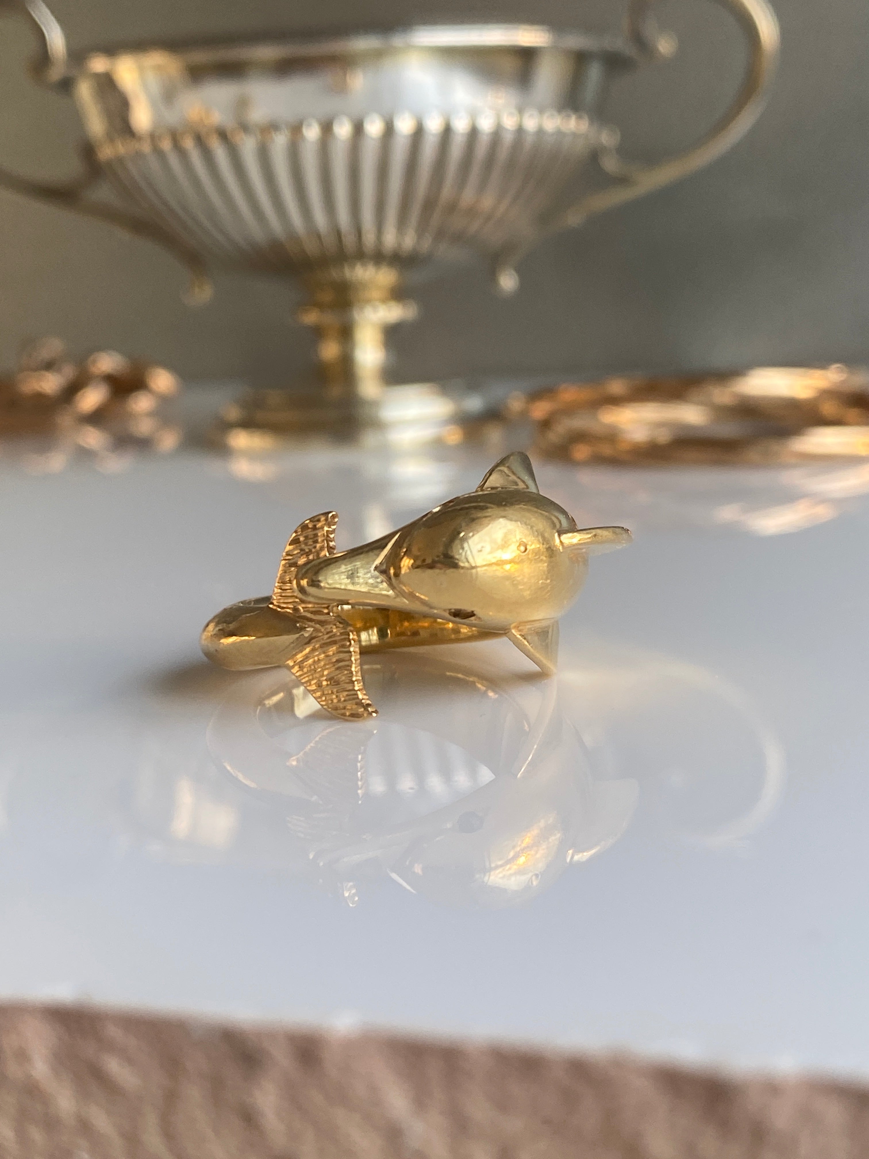 Vintage 18ct yellow Gold Dolphin Ring