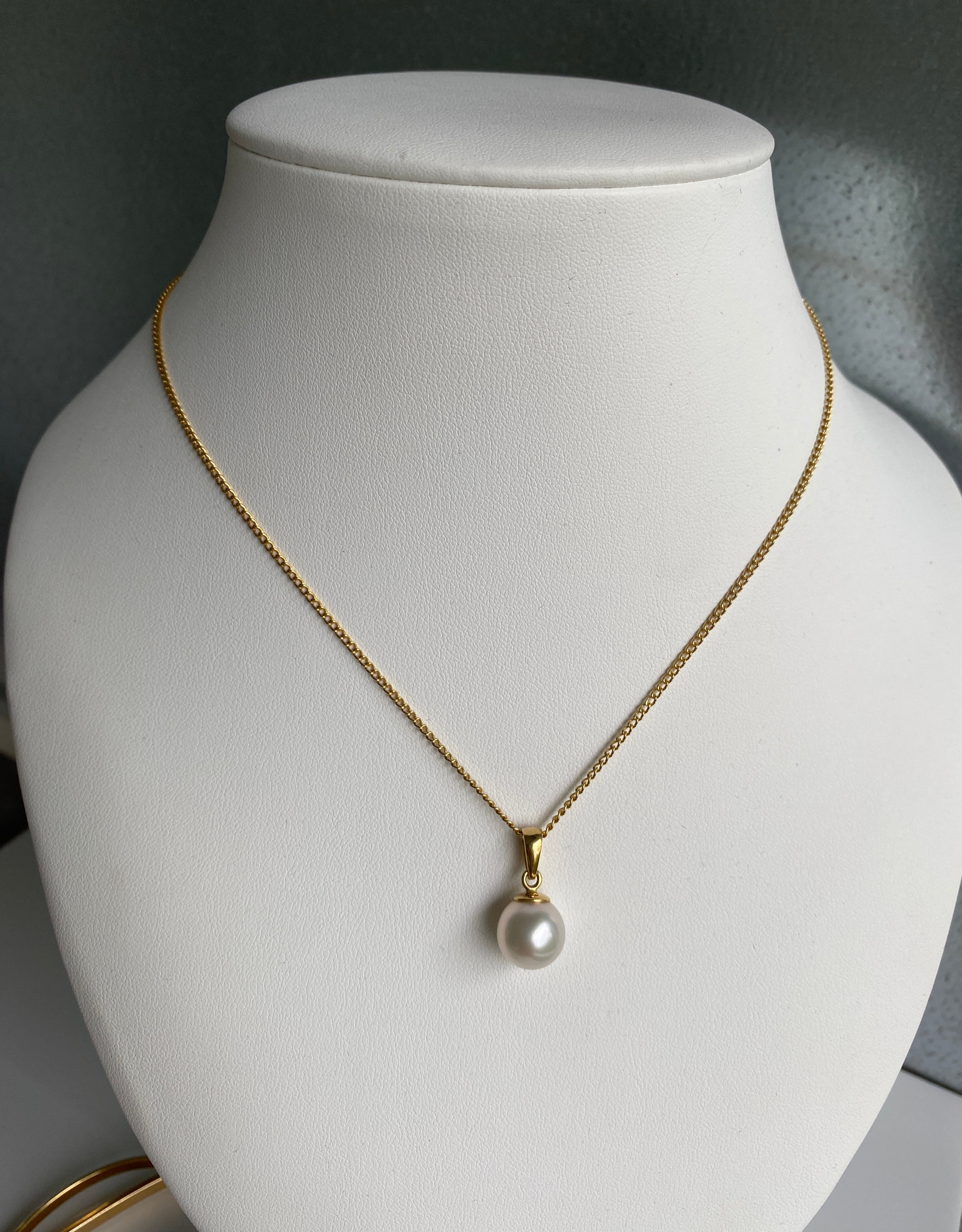 South Sea Pearl Pendant 18ct yellow gold