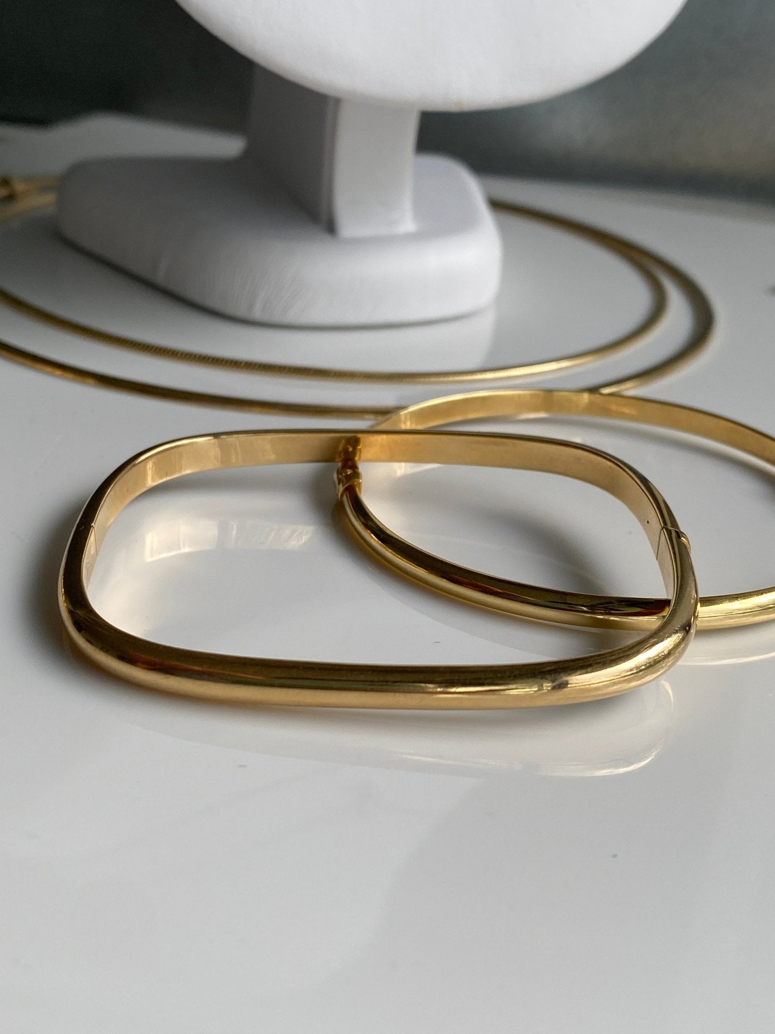 Gold Oval Hoop Bangle 14ct yellow gold