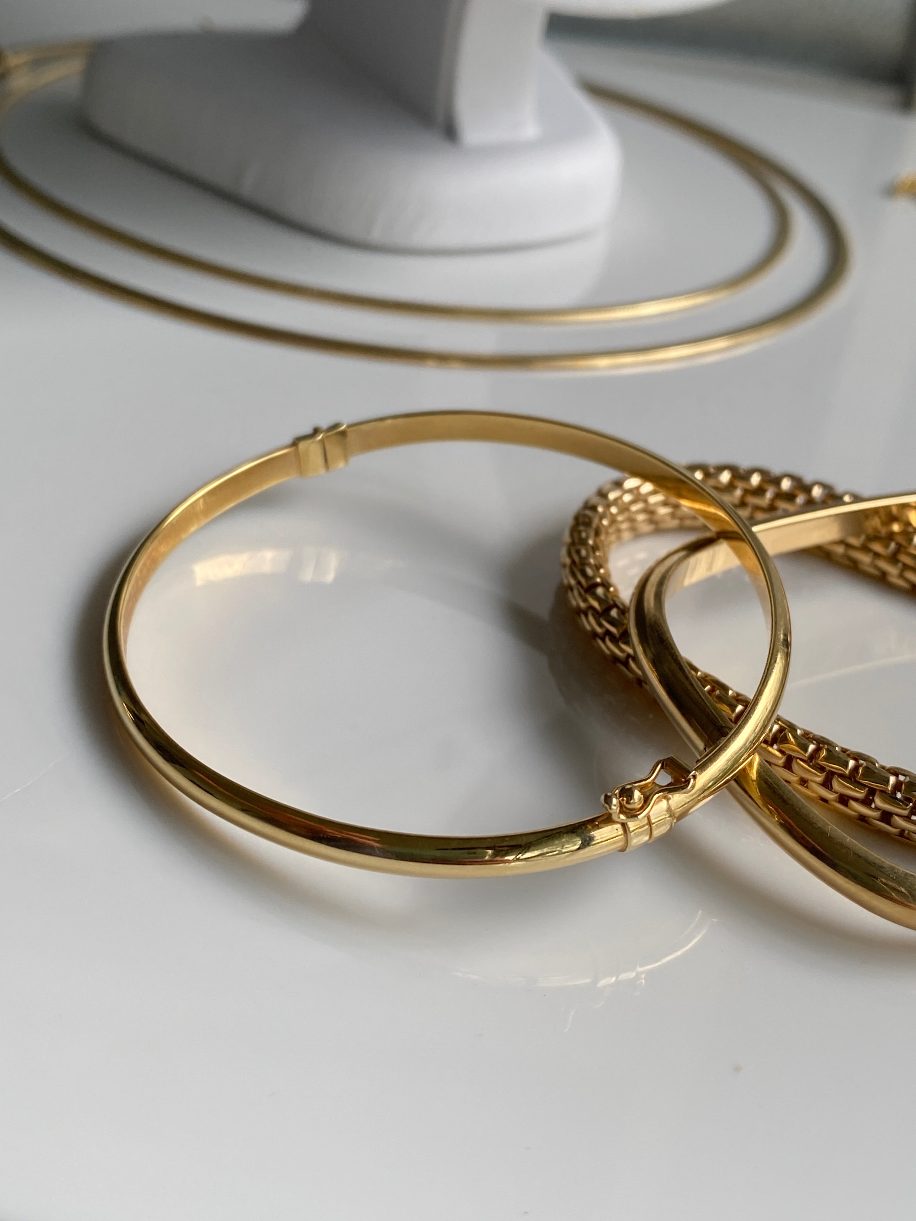 14ct yellow gold hoop bangle