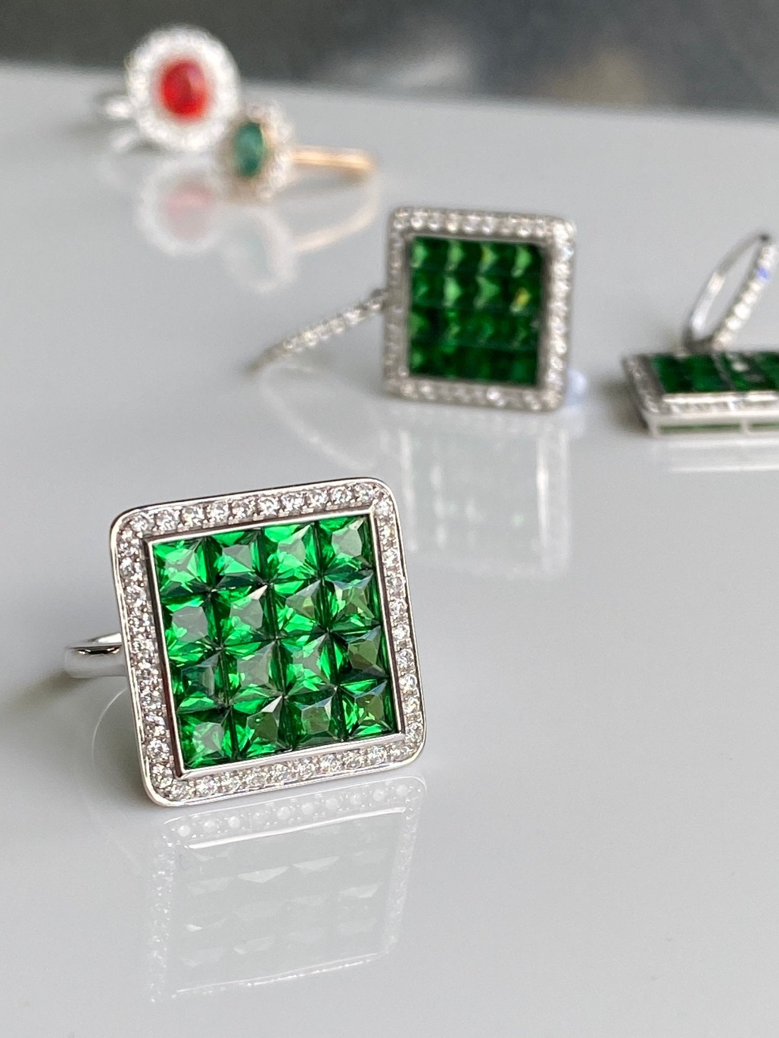 Modern Tsavorite Garnet & Diamond Ring