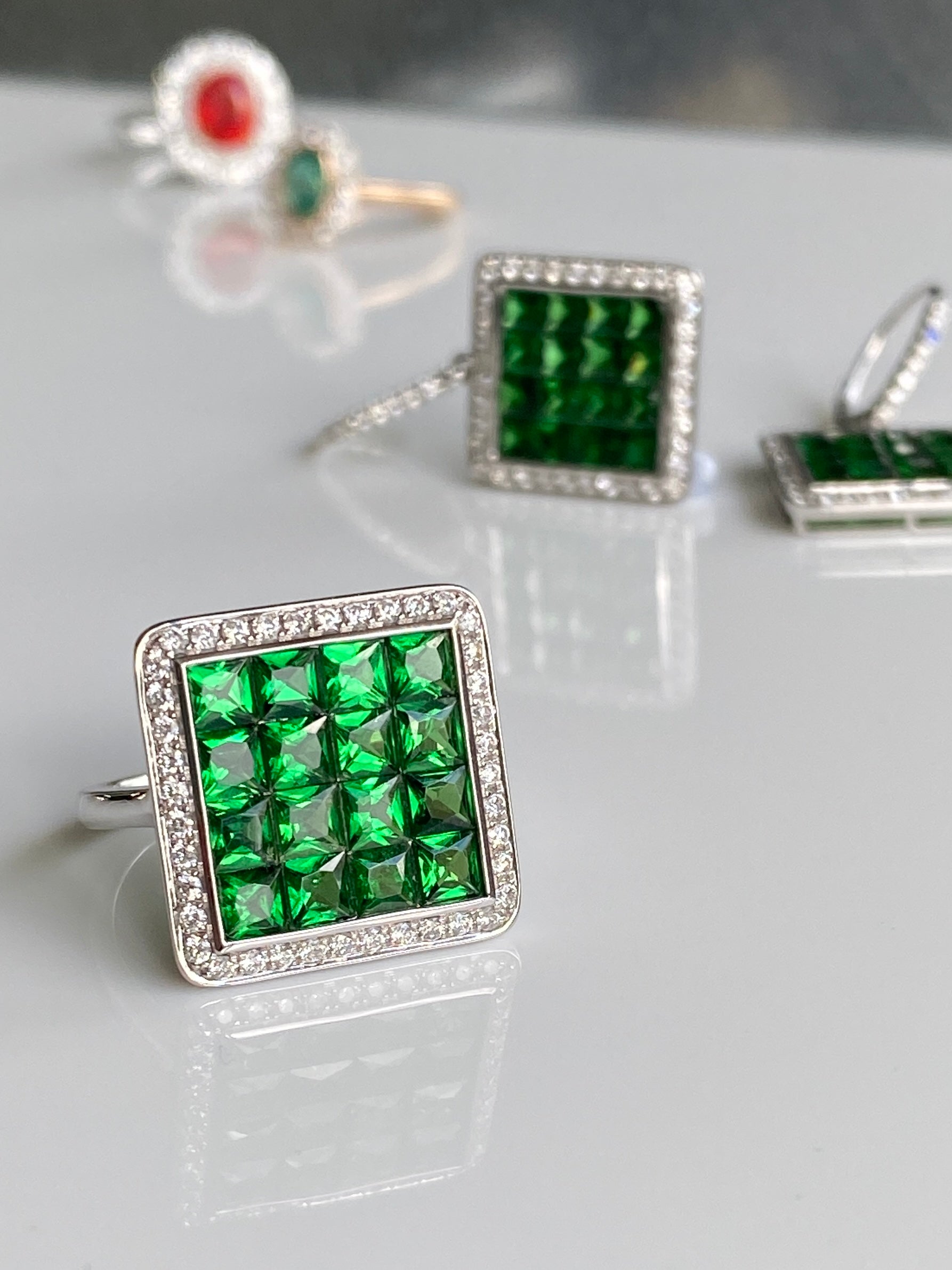 Modern Tsavorite Garnet & Diamond Ring