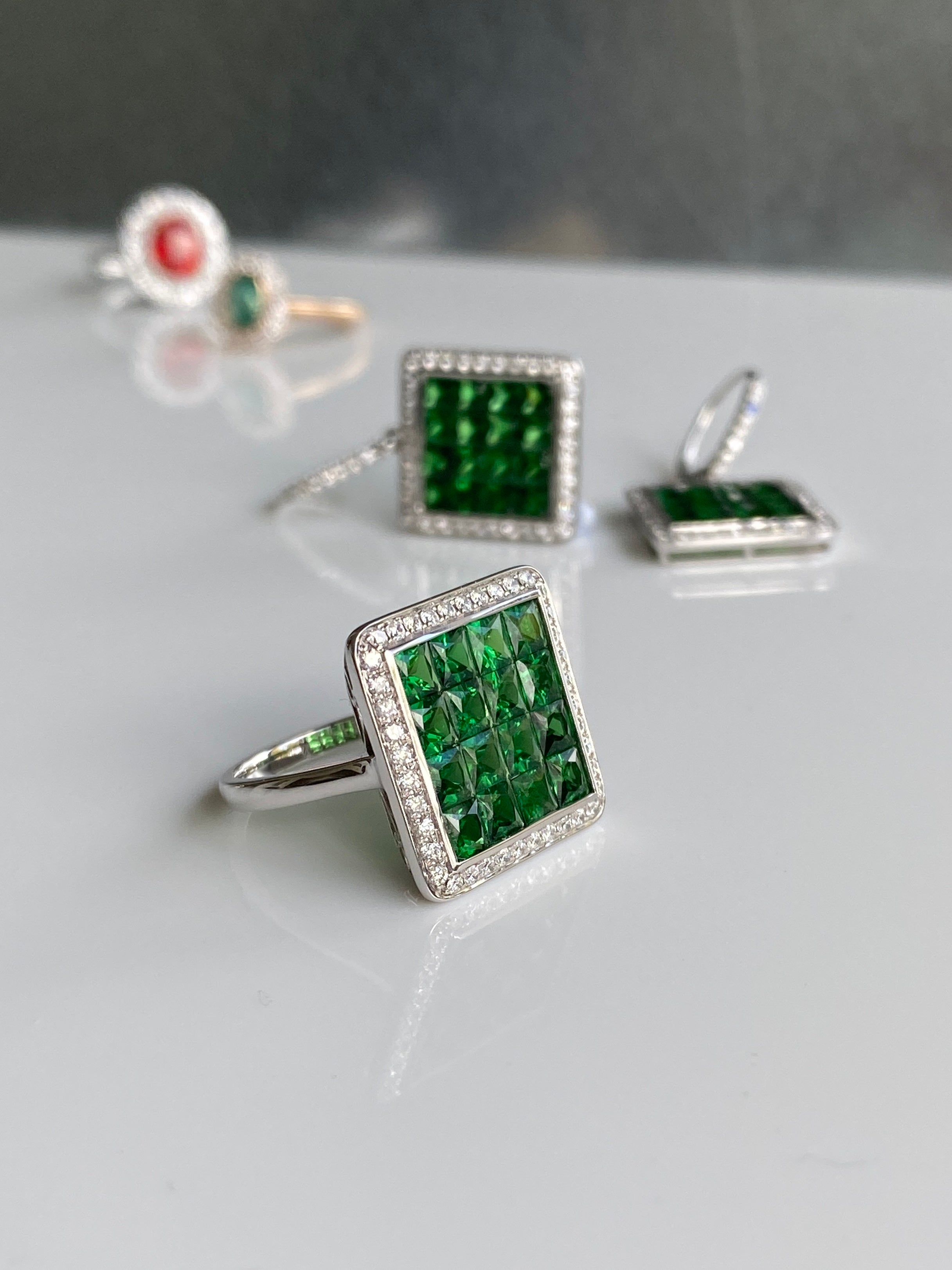 Modern Tsavorite Garnet & Diamond Ring