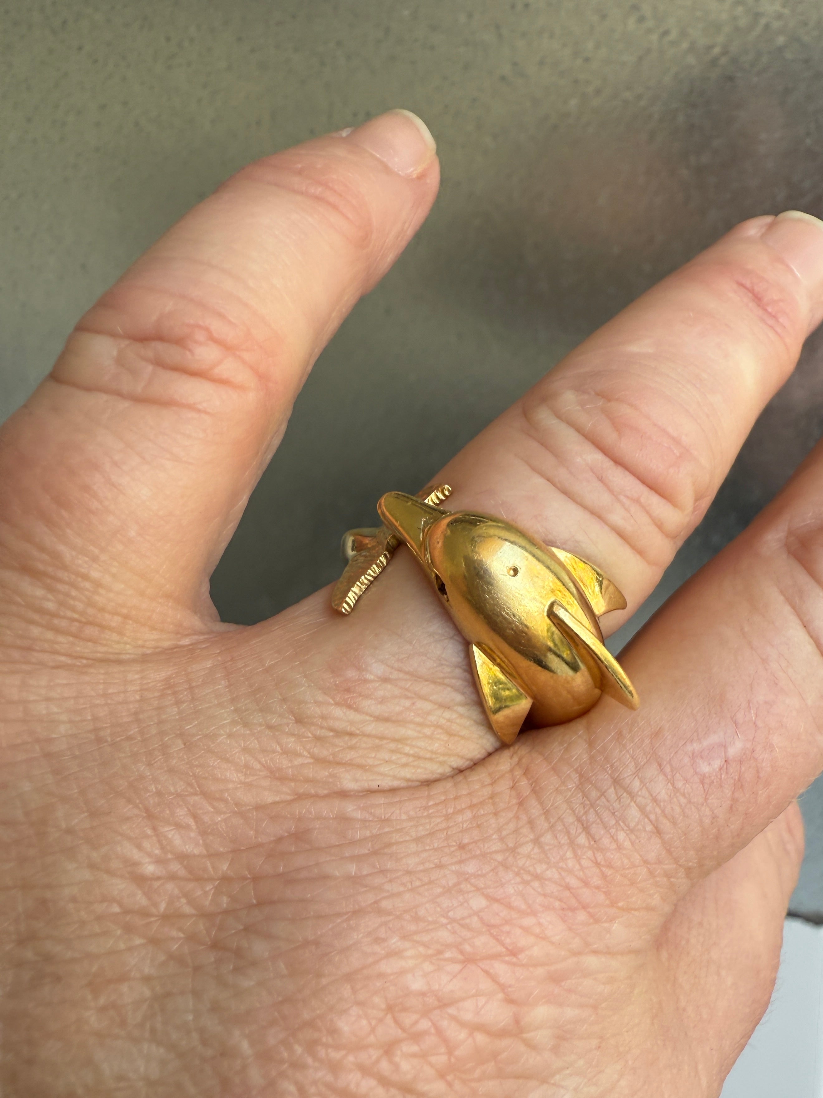 Vintage 18ct yellow Gold Dolphin Ring