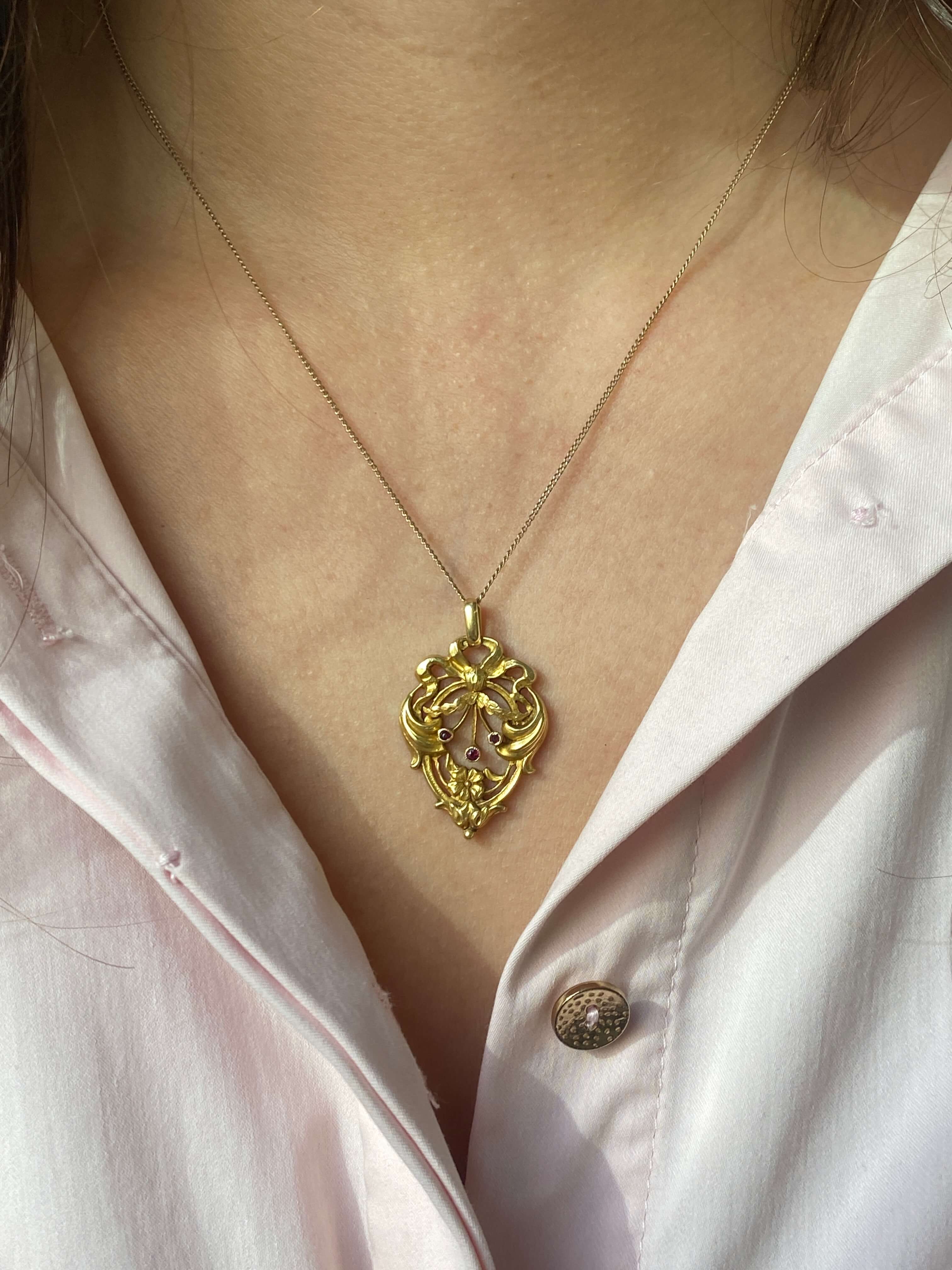 Edwardian Gold and Ruby 18ct yellow gold Pendant
