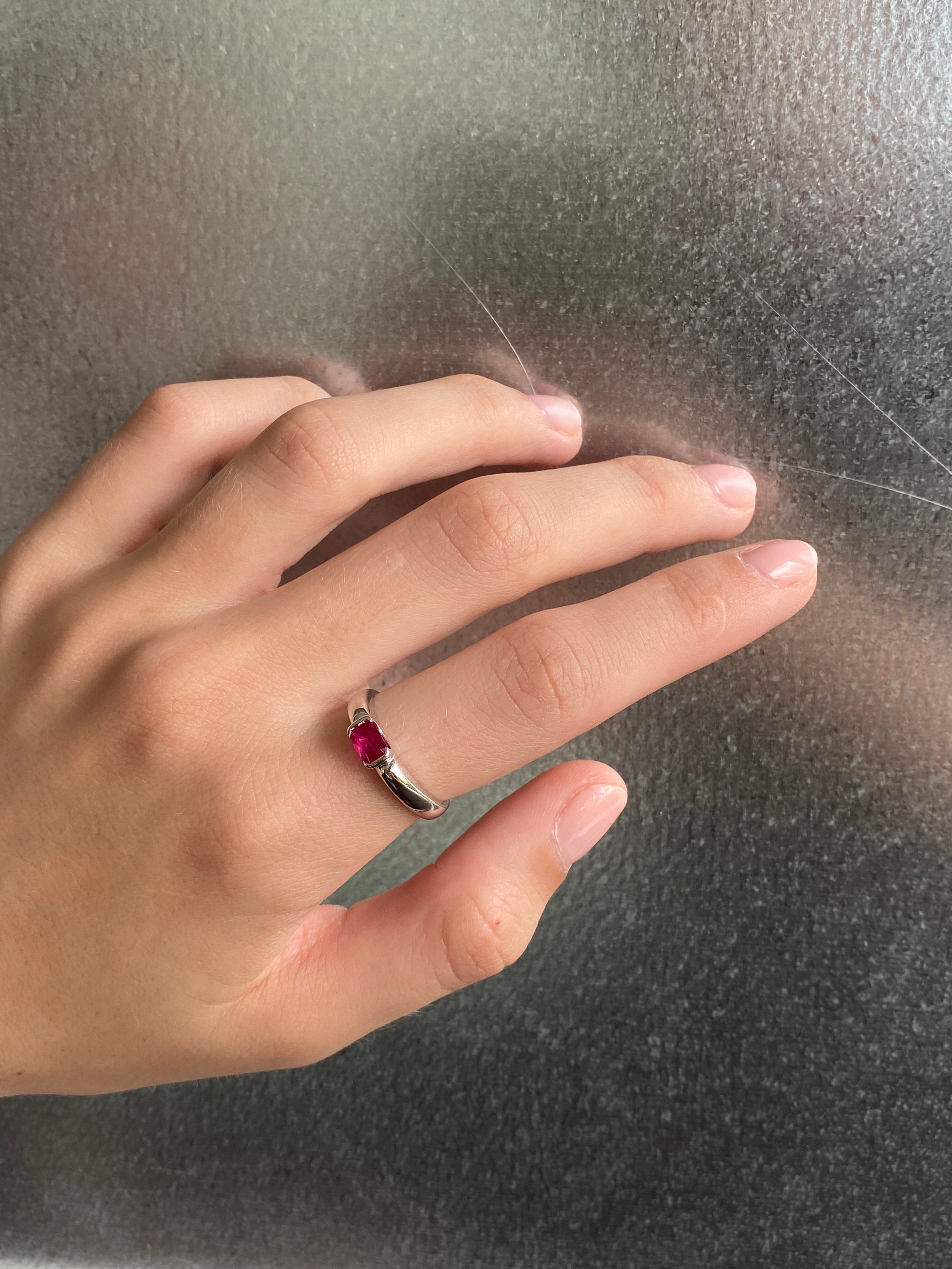 18ct white gold 0.84 carat ruby ring