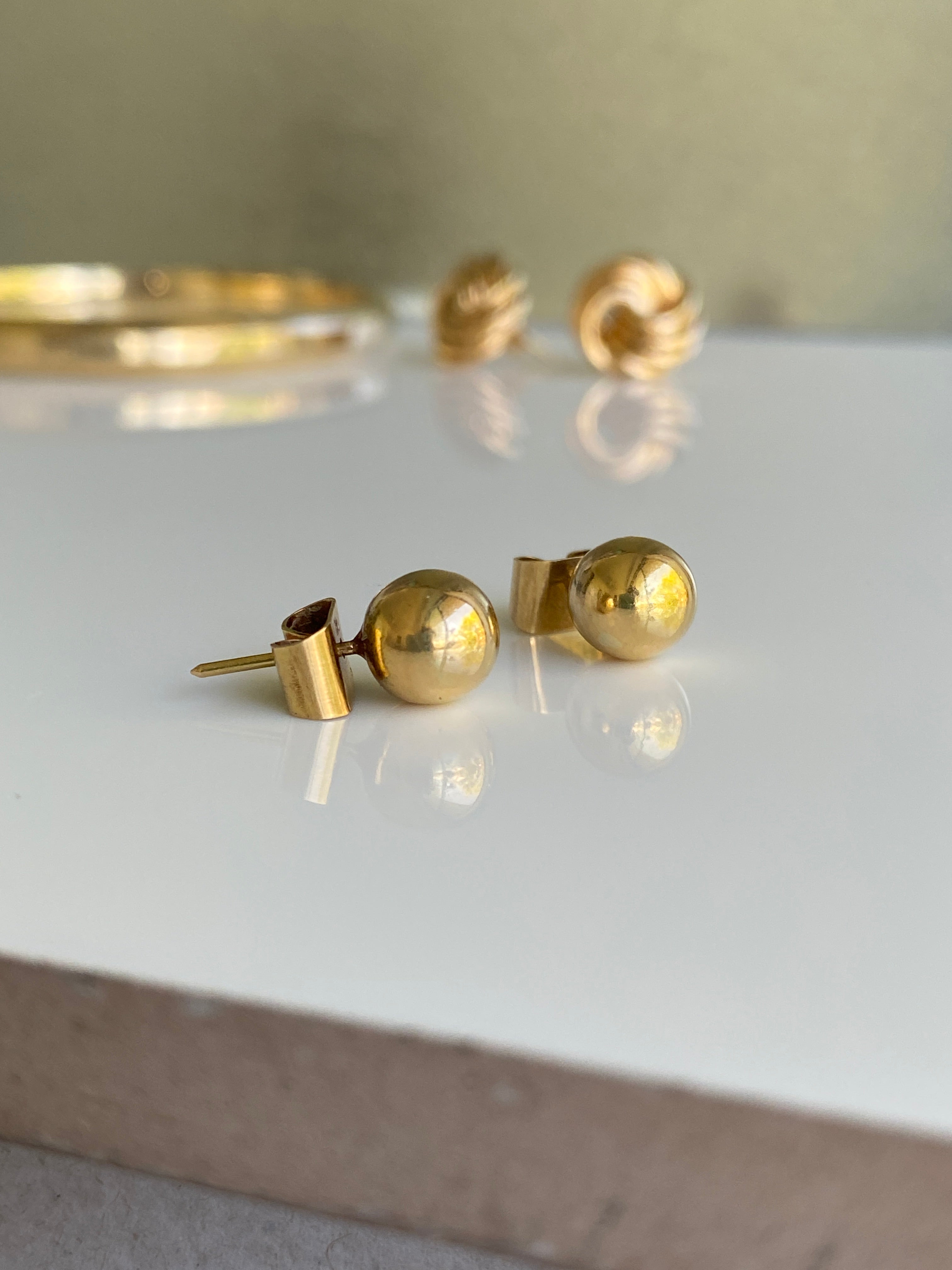 vintage 18ct yellow gold ball earrings