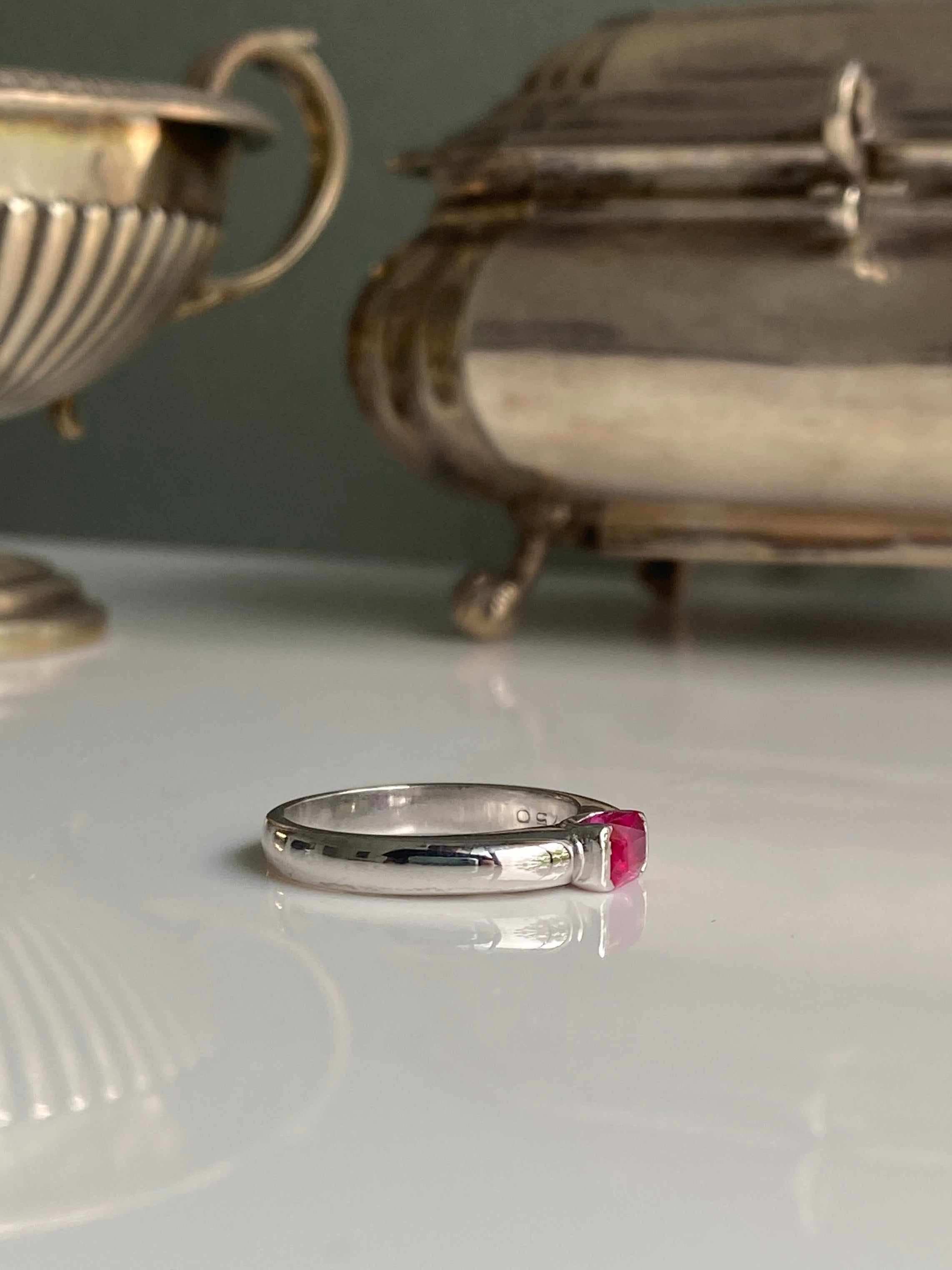 18ct white gold 0.84 carat ruby ring
