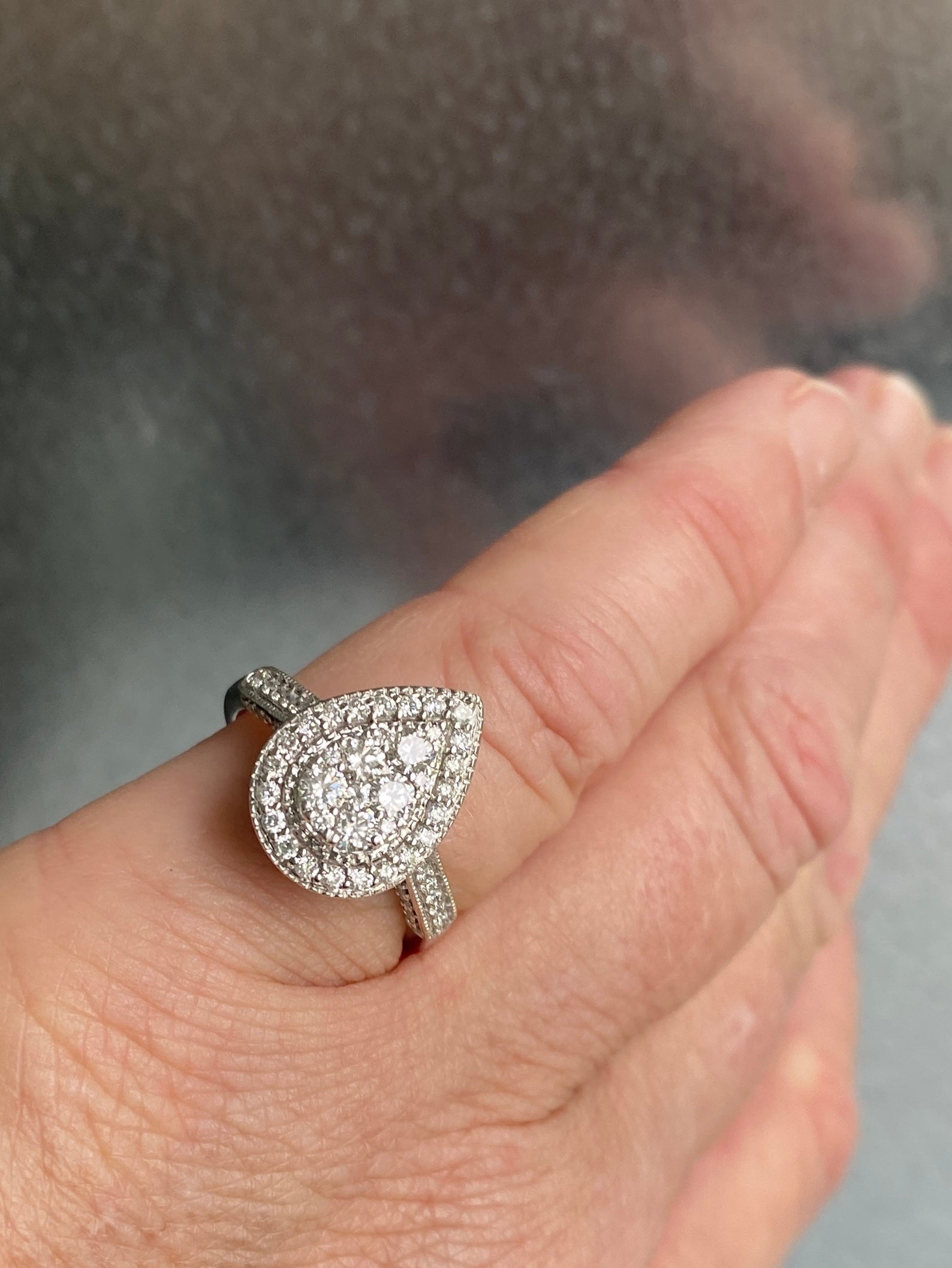 18ct Pear-Shaped Diamond Cluster Ring