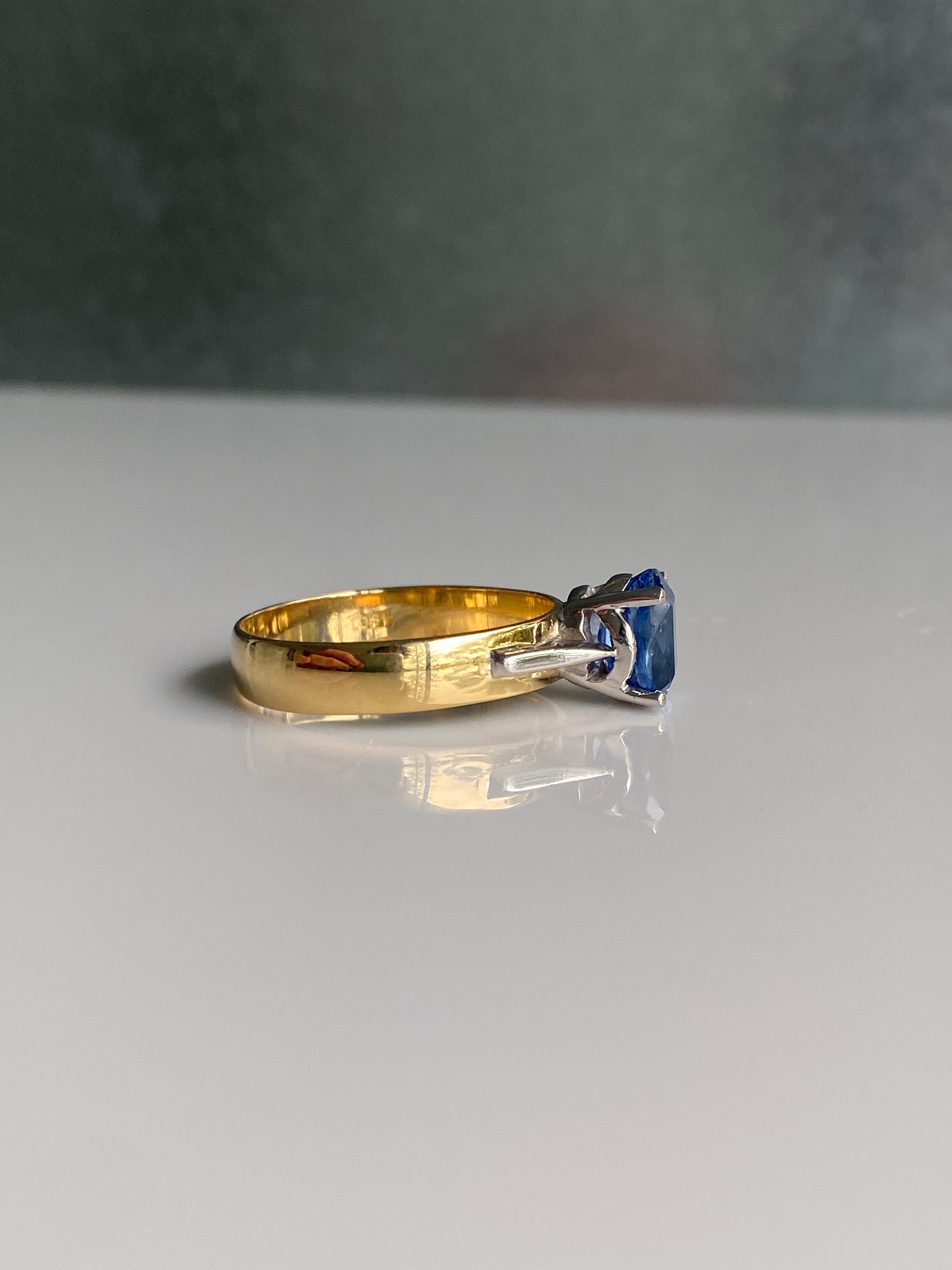 18ct Vintage Sapphire Ring, 1960s