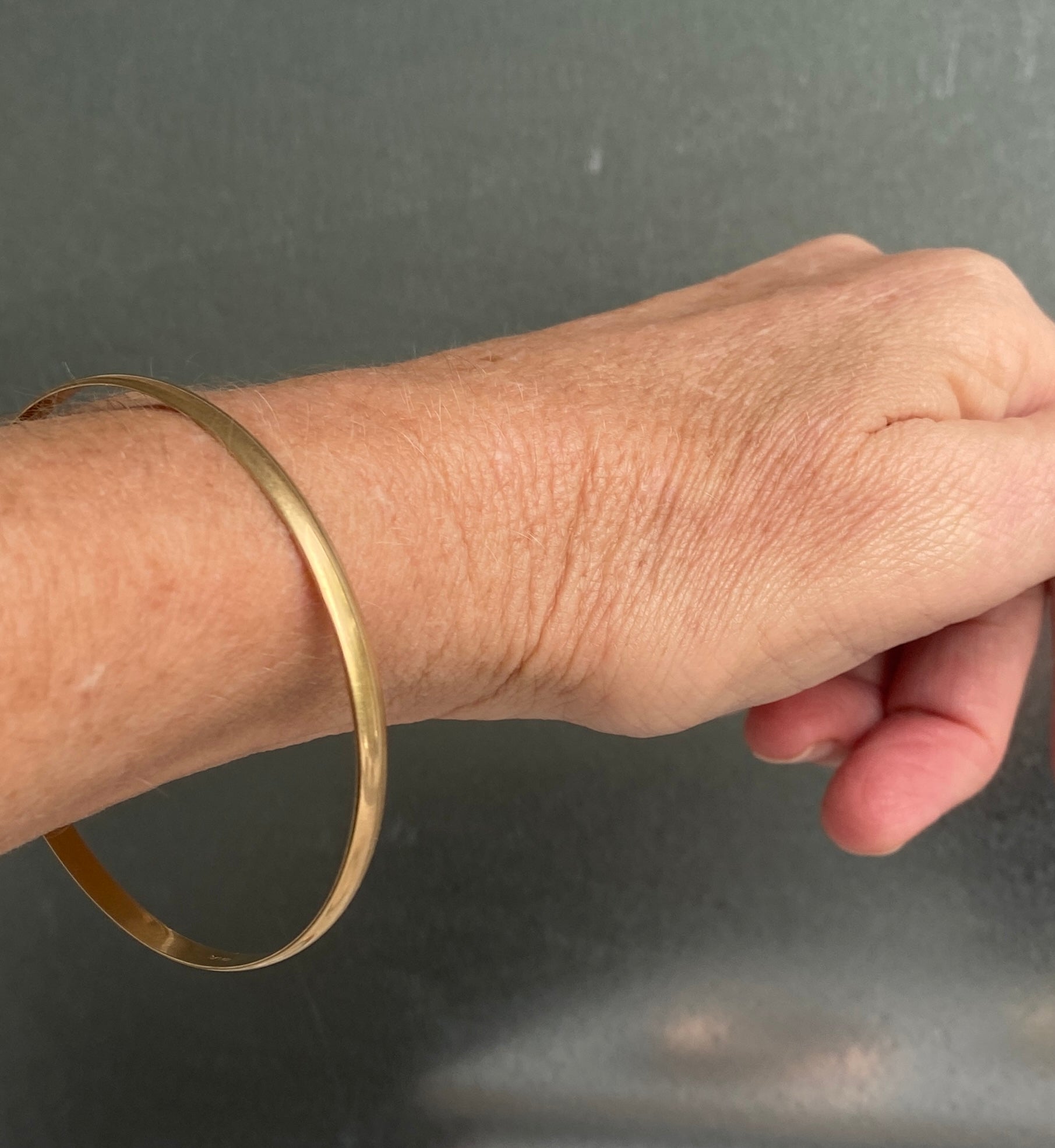 Vintage 9ct yellow Gold Hoop Bangle