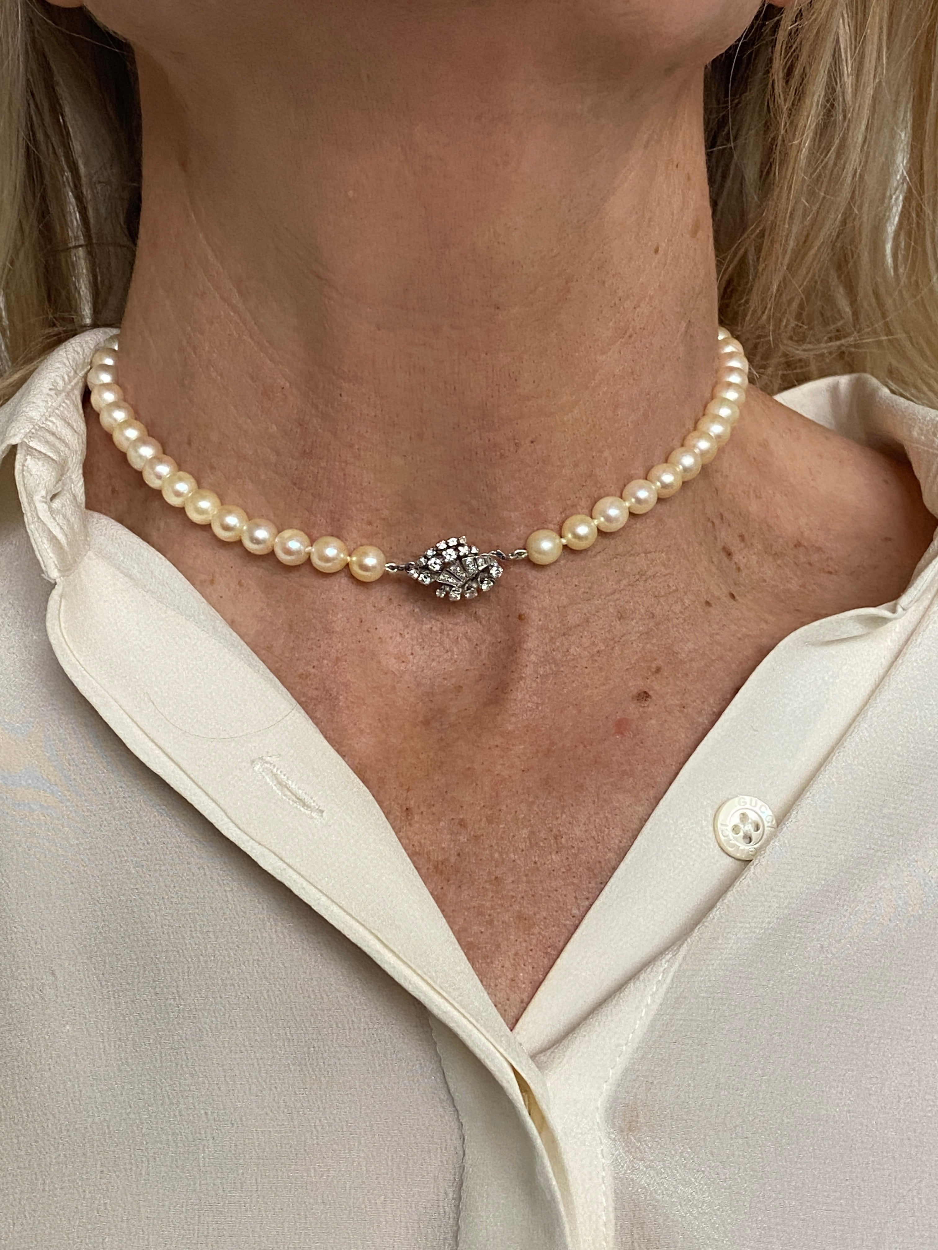 Pearl necklace with multi-stone diamond clasp