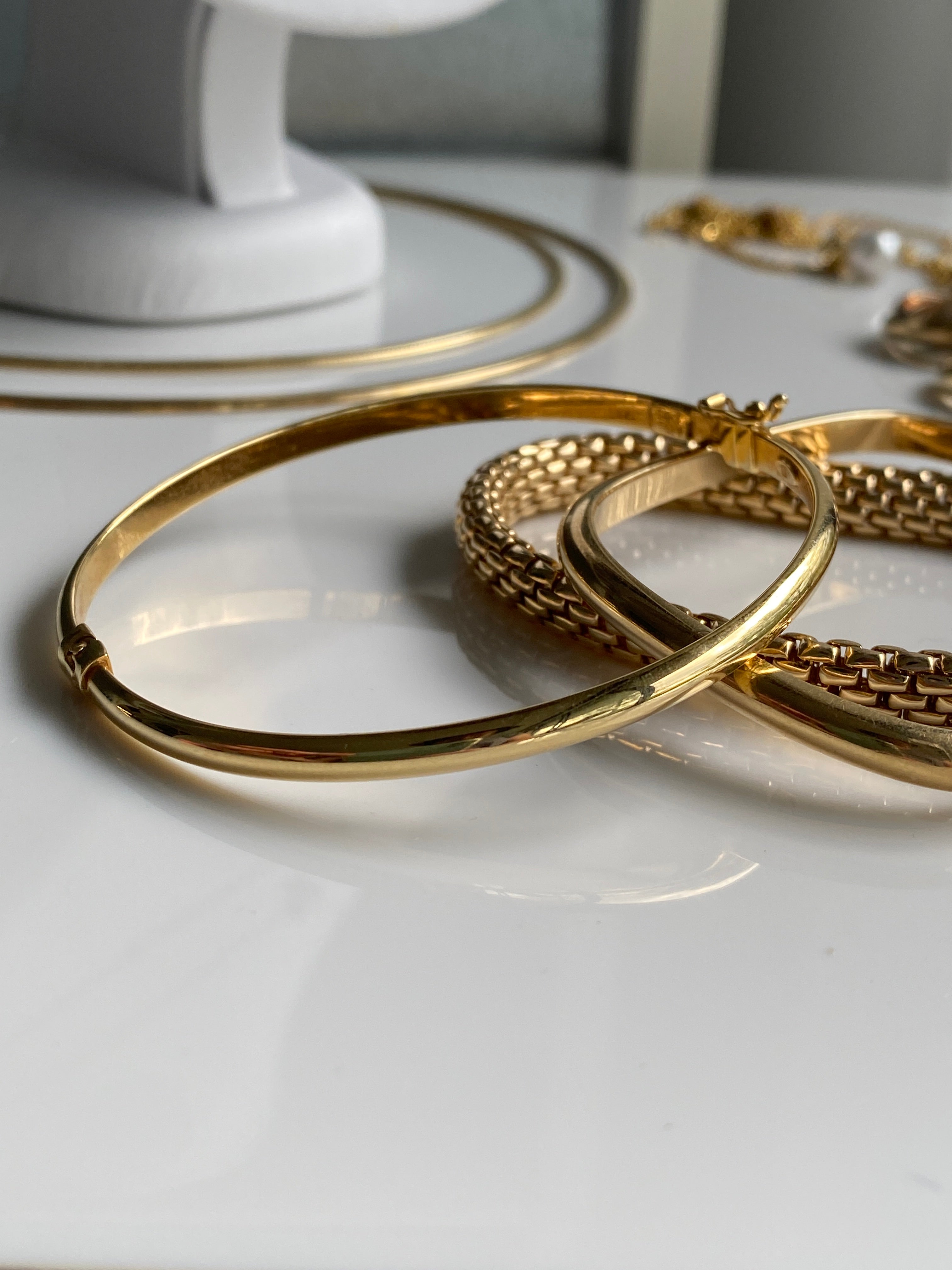 14ct yellow gold hoop bangle