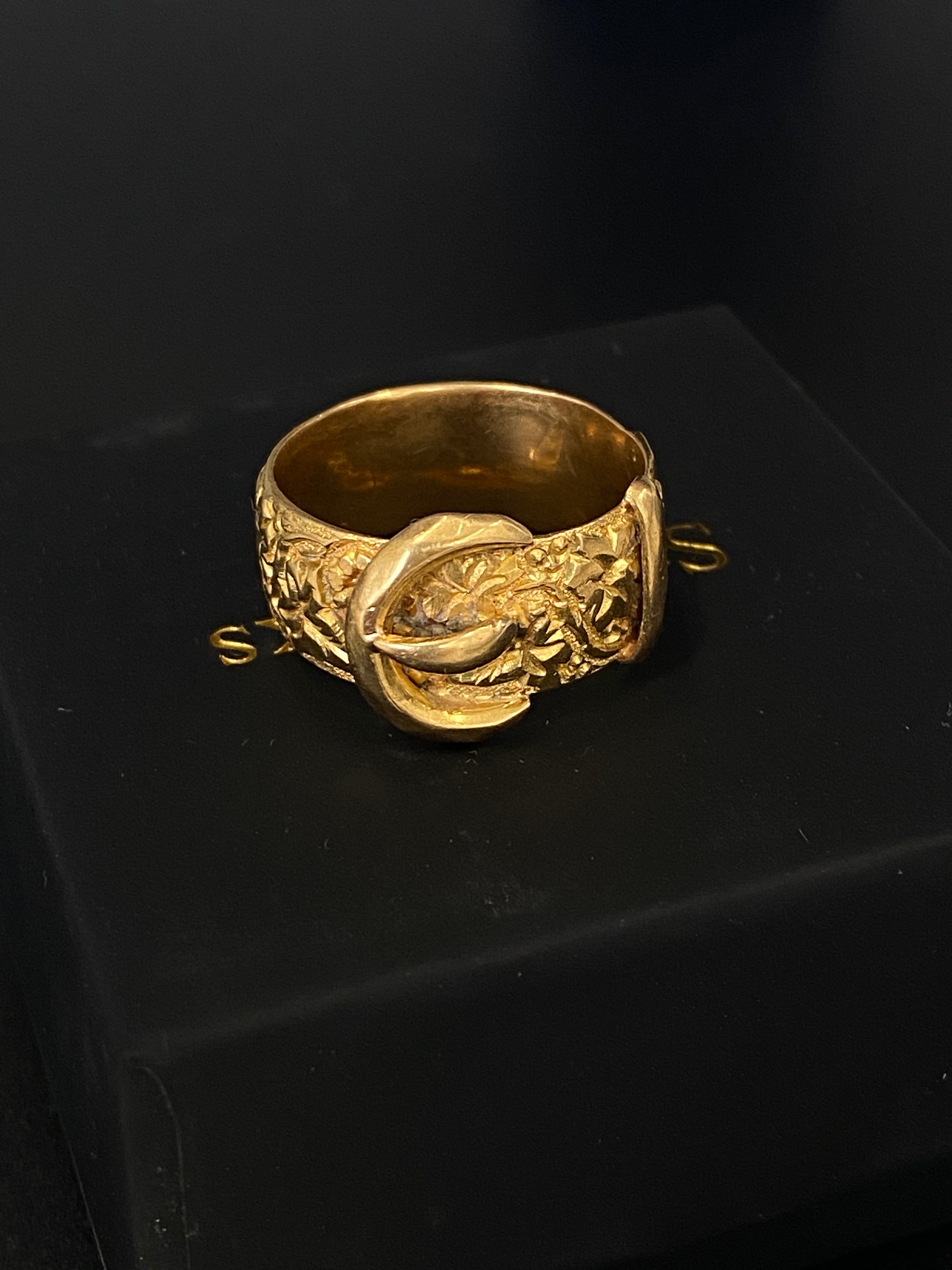 18ct Antique Gold Belt Ring, London 1912