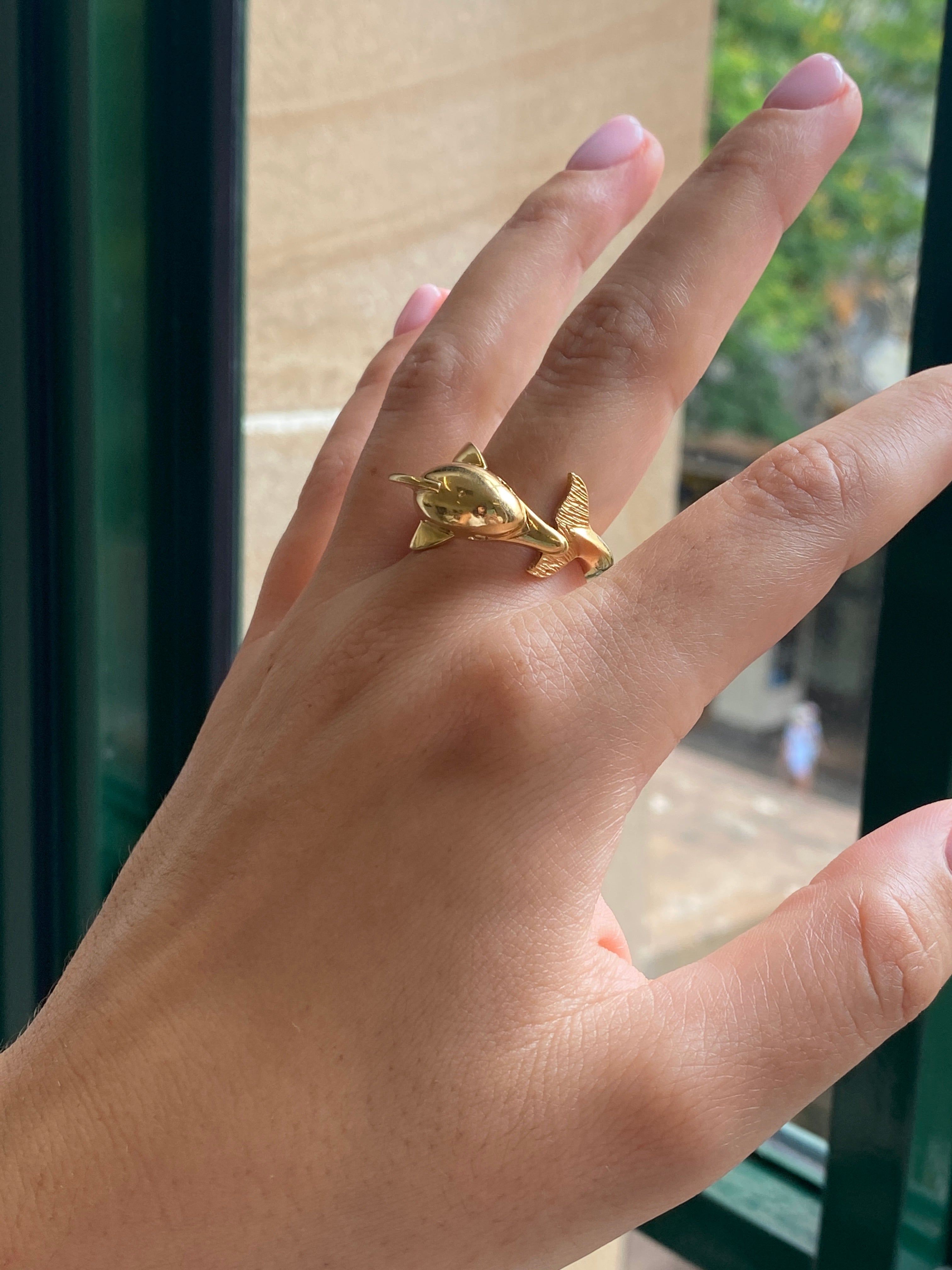 Vintage 18ct yellow Gold Dolphin Ring