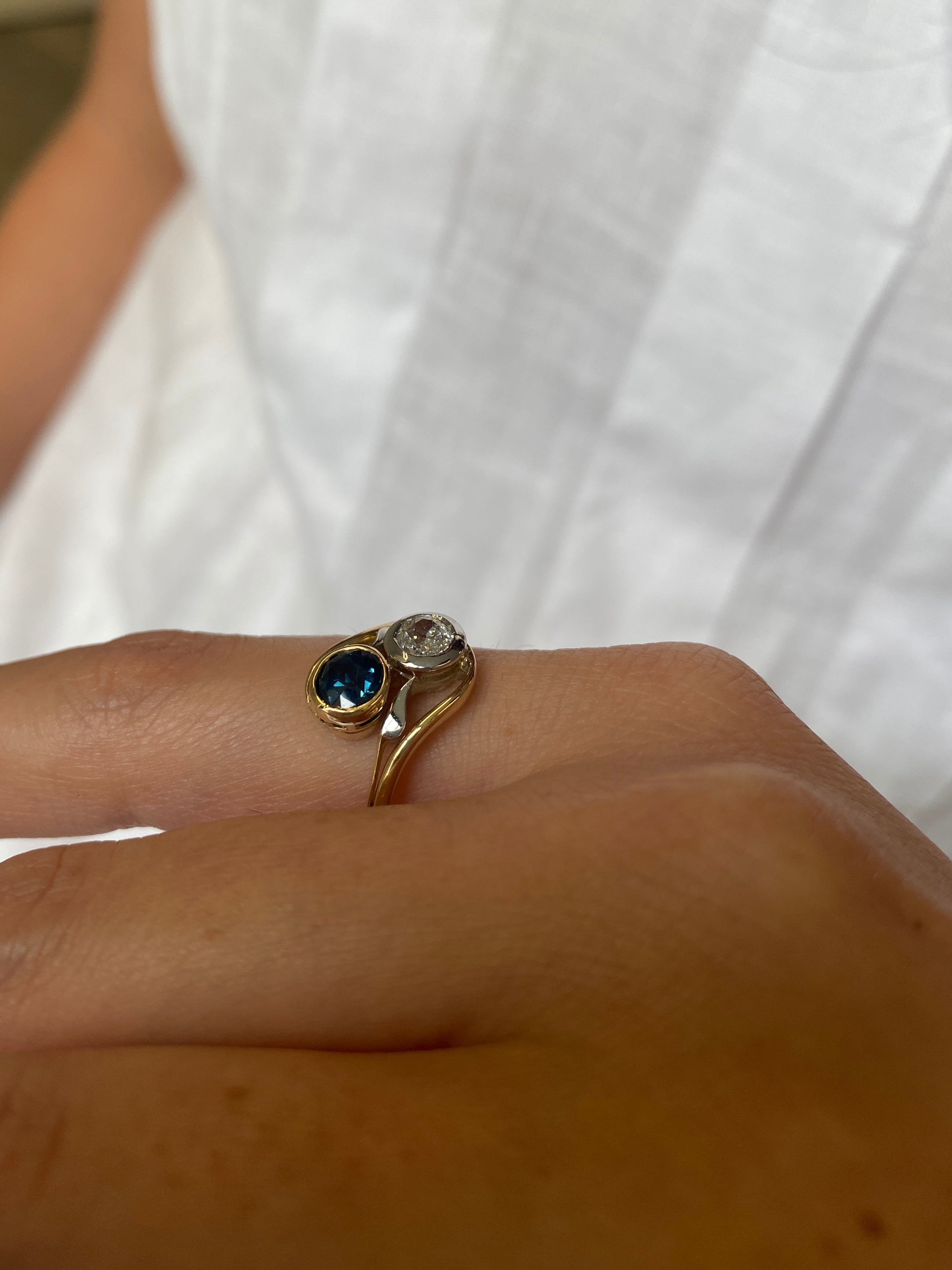 18ct Edwardian Sapphire & Diamond  Toi et Moi Crossover Ring