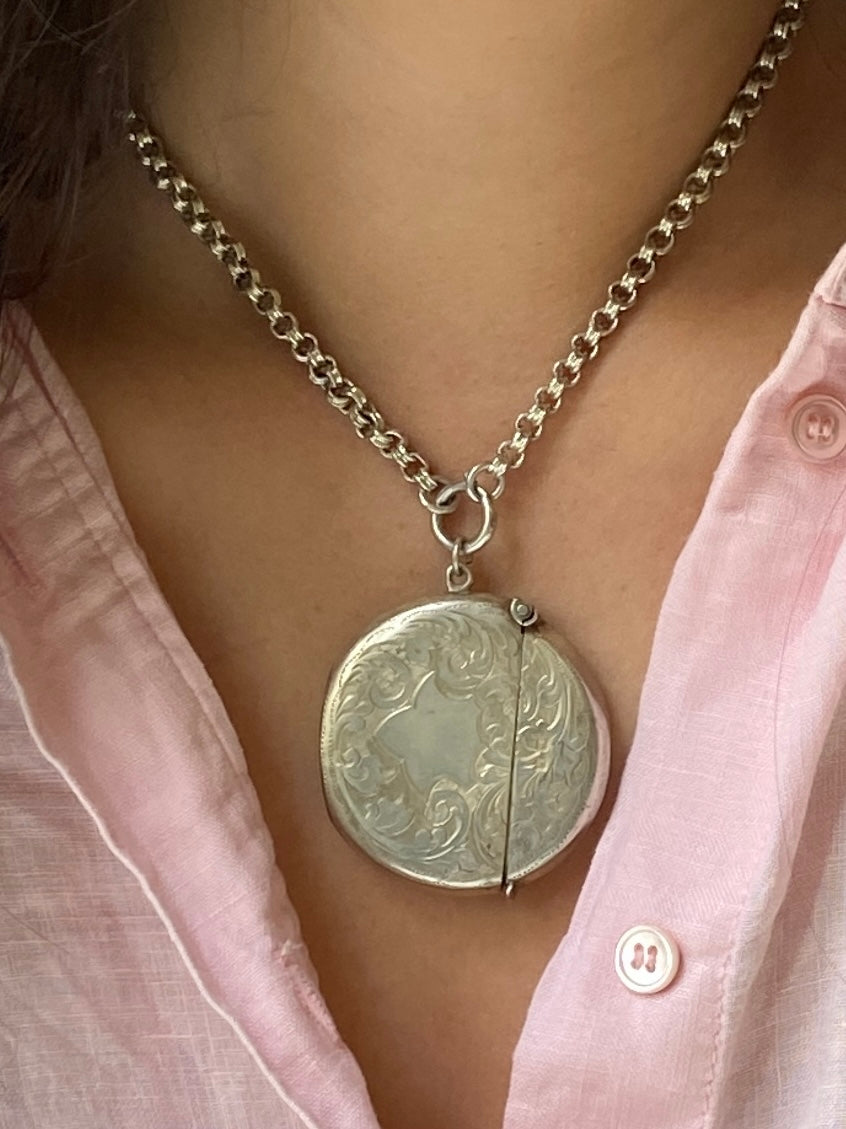 Antique Silver Vesta, Birmingham 1909, of circular form with hand engraved foliate decoration and blank shield-shaped cartouche