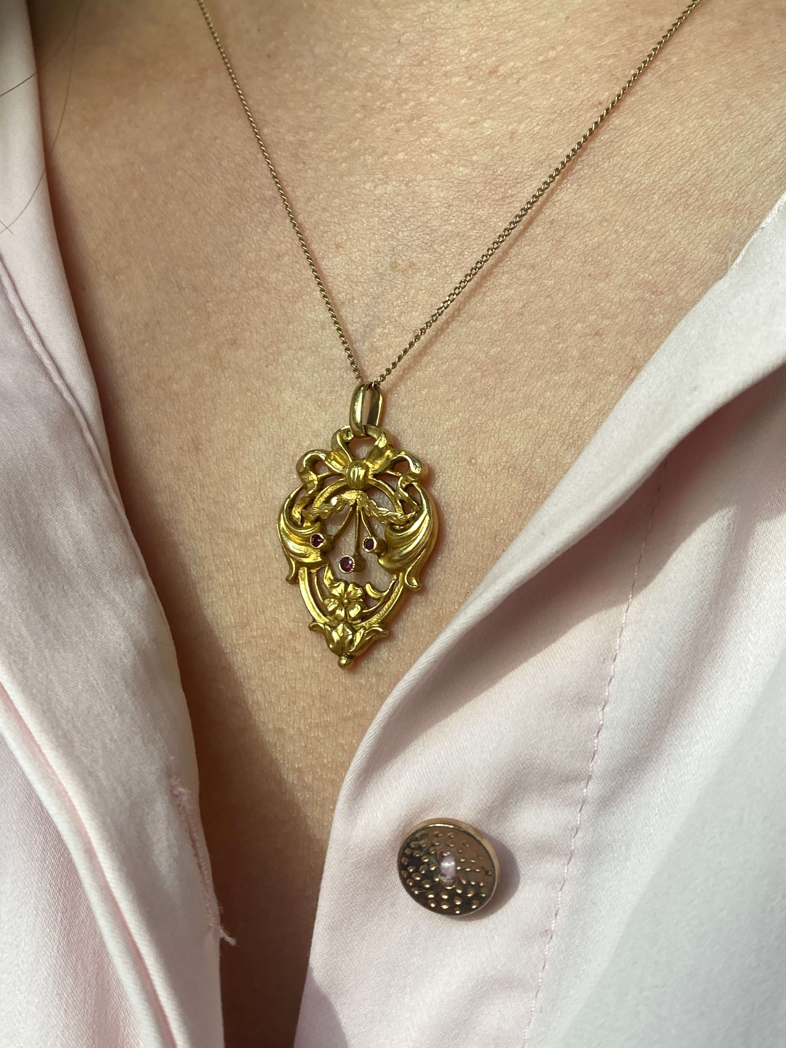 Edwardian Gold and Ruby 18ct yellow gold Pendant