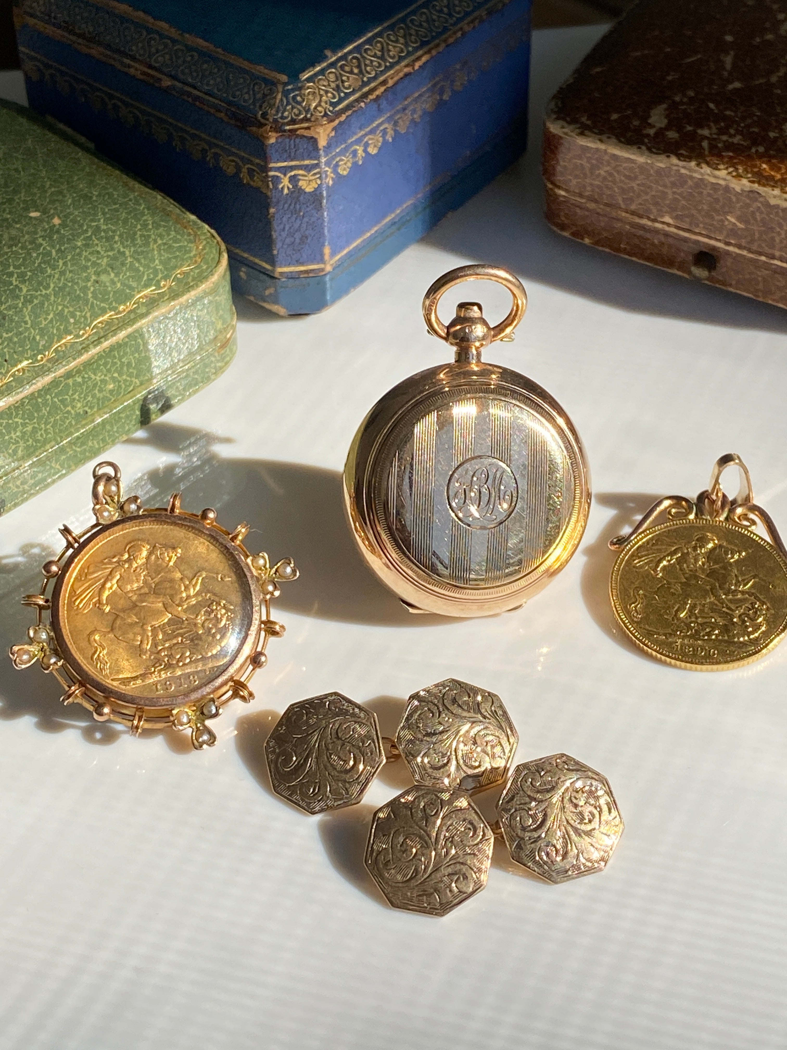 Antique 1918 Gold Sovereign and Seed Pearl Pendant