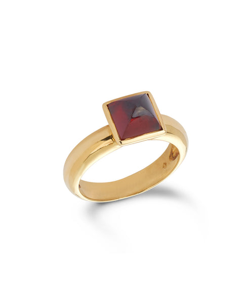 Modern Cabochon Garnet Ring in 18ct yellow gold