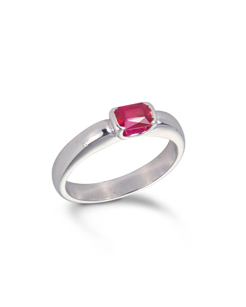 18ct white gold 0.84 carat ruby ring