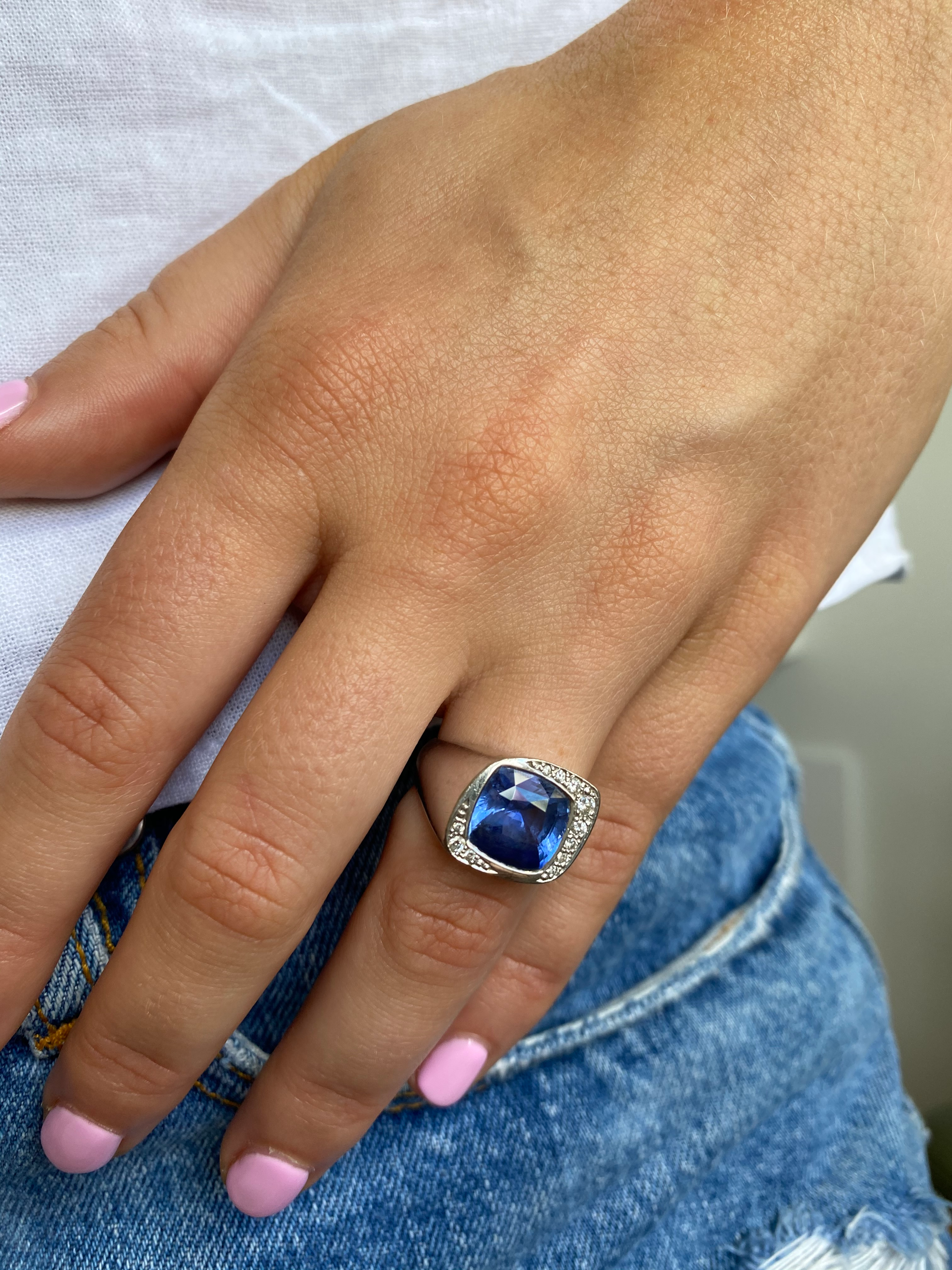 Ceylonese Sapphire & Diamond Ring
