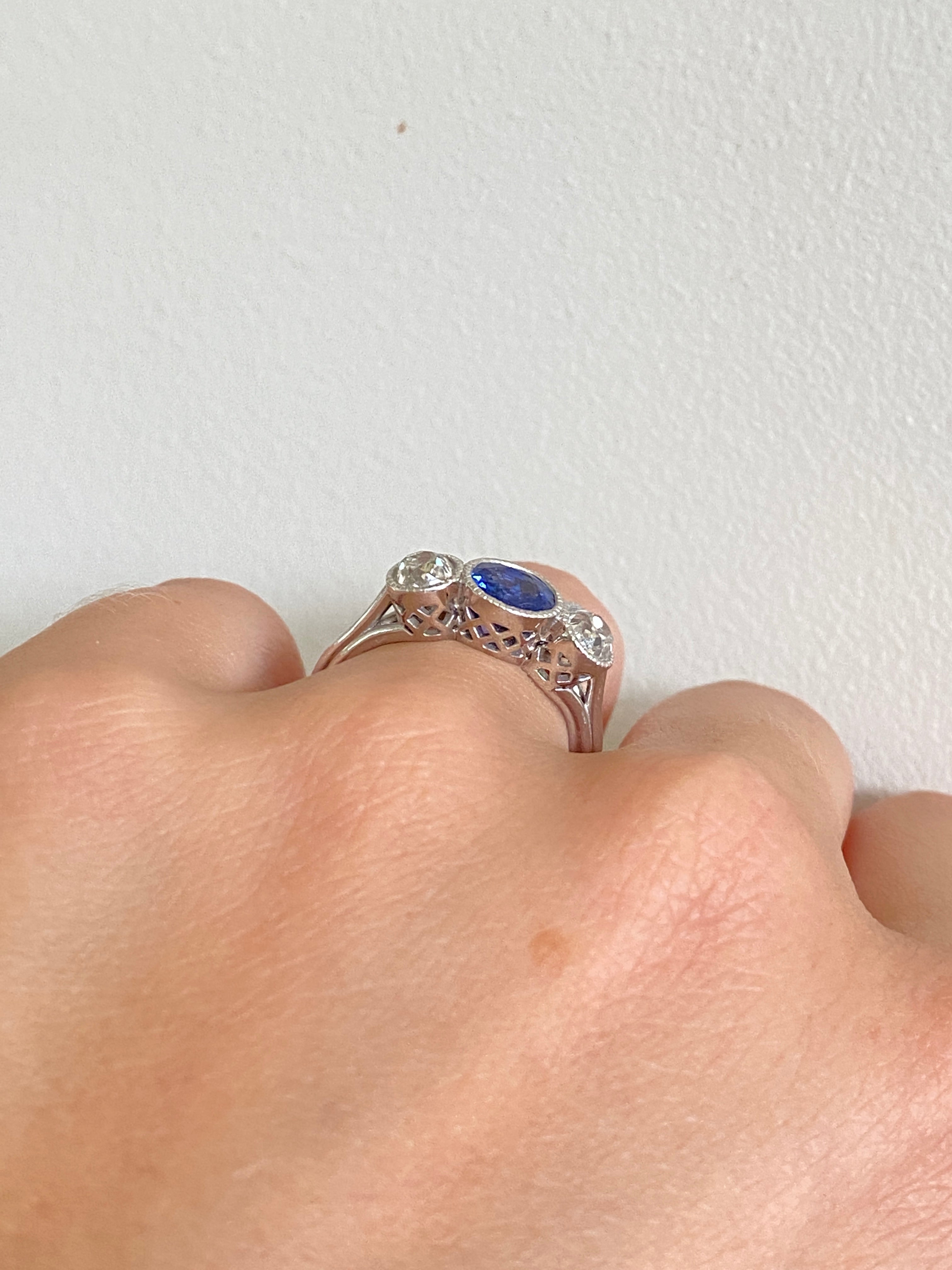 Fine Sapphire & Diamond Ring